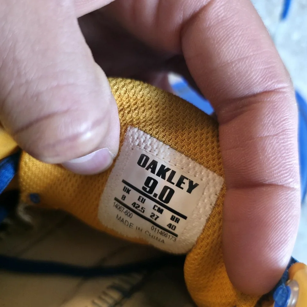 Oakley spikeless athletic